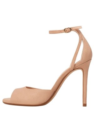 Beige ruskind højhælet sandal med åben tå, ankelrem med spænde og slank stiletthæl.