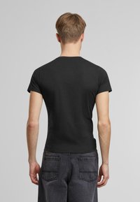 Mister Tee T-shirts - black