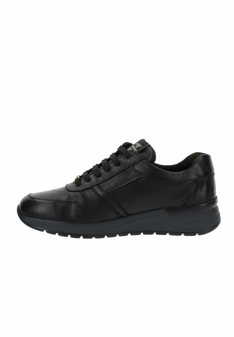 Sneaker in pelle nera con punta rotonda, chiusura con lacci, tomaia testurizzata e suola in gomma imbottita con delicati dettagli laterali.