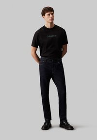 Calvin Klein SHADOW EMBOSSED LOGO - Marškinėliai su spaudiniu - ck black