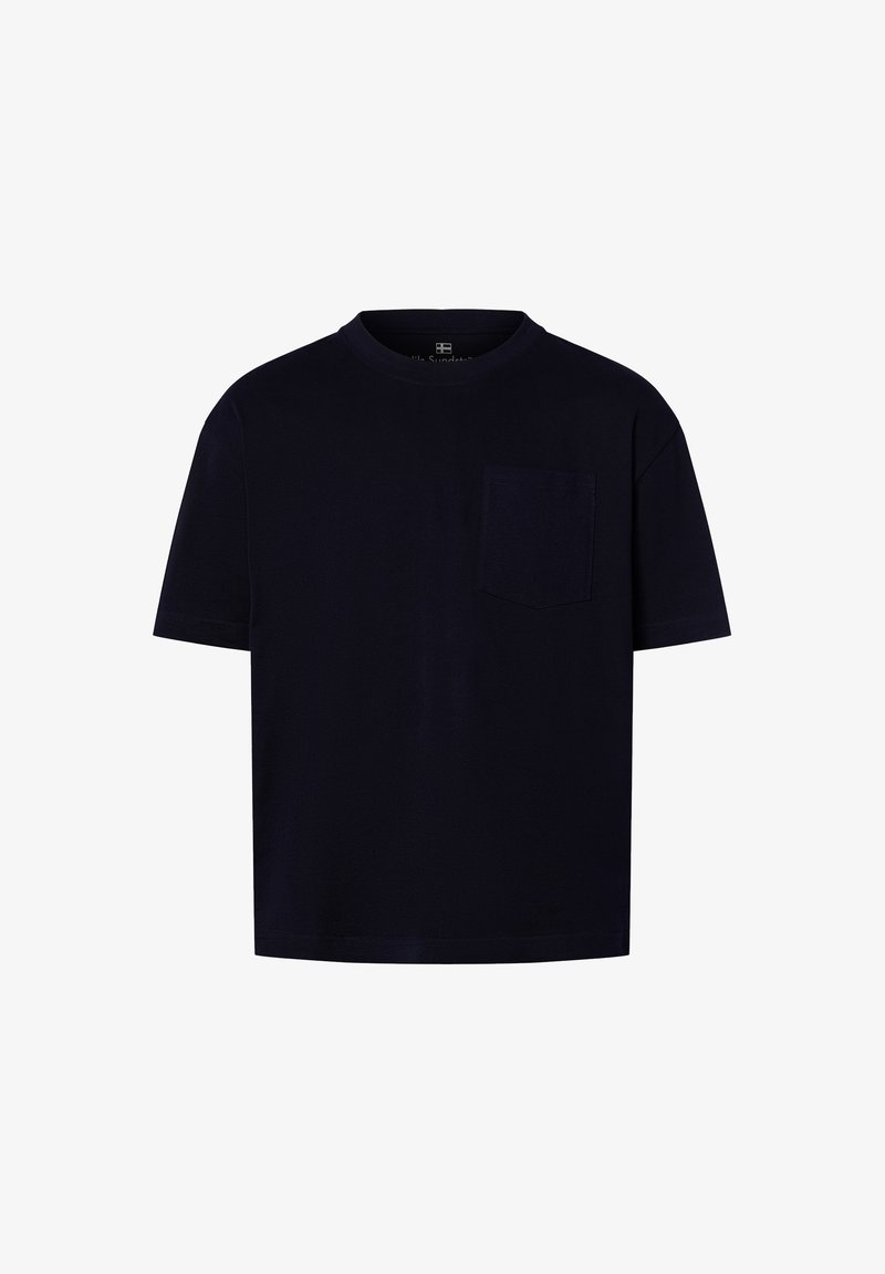 Granatowa koszulka z krótkim rękawem, wykonana z miękkiej bawełny, z okrągłym dekoltem i kieszonką na lewej piersi. Gładka tekstura.