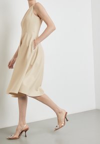 Taifun Vardagsklänning - sand