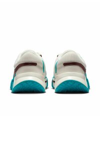 Scarpe da corsa bianche con accenti turchesi, sopra in rete testurizzata e dettagli marroni a contrasto sui lati e sul tallone.