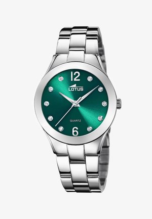Reloj de pulsera metálico plateado con esfera verde, marcadores de hora de cristal y agujas plateadas que marcan las 10:09:38, con la marca "Lotus Quartz".