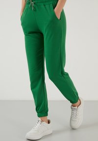 LELA Treniņtērpa apakšdaļas - benetton color