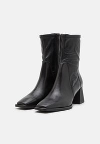 Vagabond Botines - black