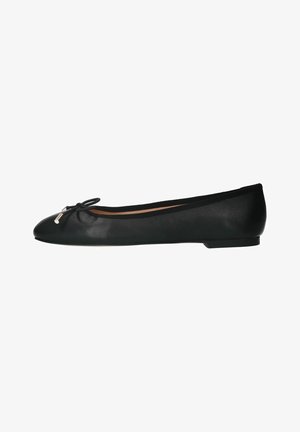 Ballerines en cuir noir avec un bout rond, semelle fine et un détail de nœud décoratif à l'avant. Texture lisse et design minimaliste.