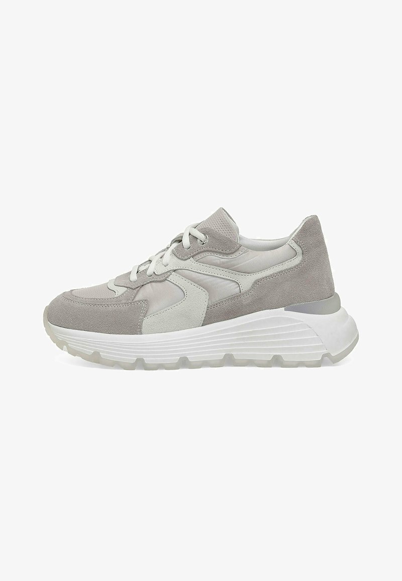 Light gray sneakers made of suede and mesh, featuring a layered sole, contrasting textures, padded collar, and white laces.