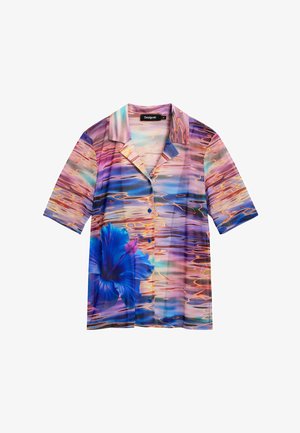 Rövid ujjú, gombos ing élénk naplementét ábrázoló vízmintával és egy nagy kék hibiszkuszvirággal bal alsó oldalon.