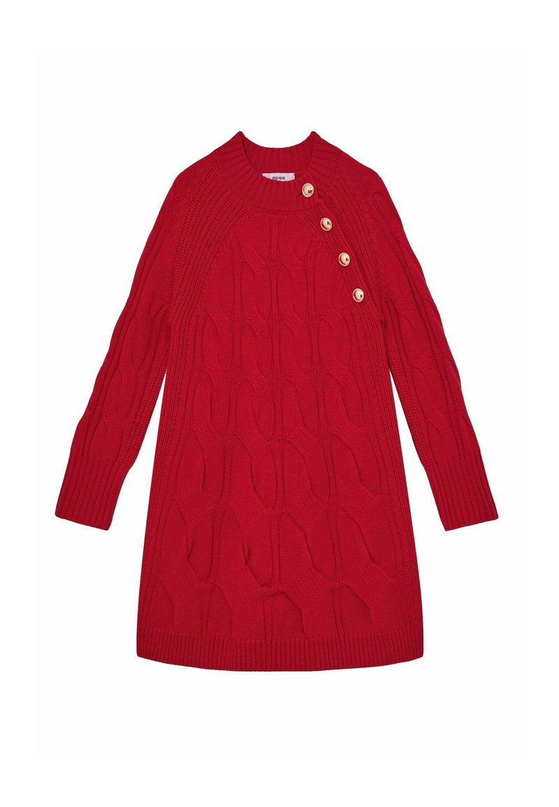 Crvena pletiva dugih rukava haljina-sviter s rebrastim ovratnikom, manžetama, rubom i četiri zlatne dugmadi poređane dijagonalno blizu izreza vrata.