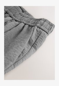 Ausgewählt, charcoal grey