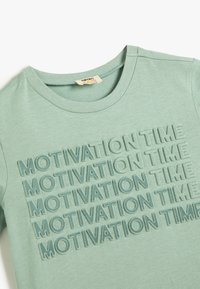 Koton Camiseta estampada - green