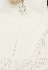 Even&Odd Stickad tröja - off-white