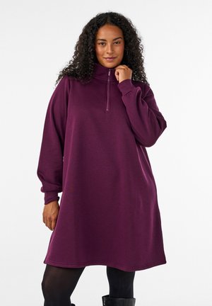 Zizzi, SWEATKLEID MIT HOHEM RIPPKRAGEN UND REISSVERSCHLUSS - Sweaterkjole - lila