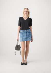 Selected Femme SLFRANA V NECK - Basic póló - black