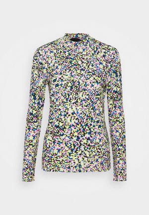 Strak, top met lange mouwen en een meerkleurig abstract bloemenpatroon in roze, blauw, geel, wit en zwart op een witte achtergrond.