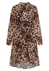 Luipaardprint jurk met een striknek, lange mouwen, elastische tailleband en een gelaagde volantzoom. De stof heeft een vloeiende, lichte textuur.