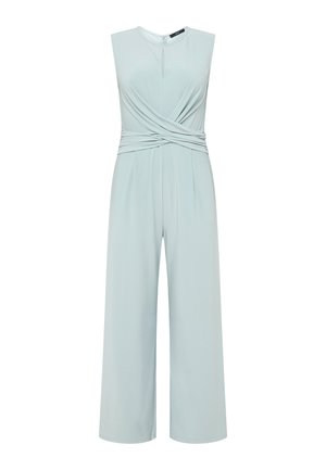 Ärmelloser hellblauer Overall mit weiten Beinen, gekreuzten plissierten Details an der Taille und einem kleinen Schlüssellochausschnitt unter einem Rundhalsausschnitt.