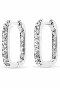 Silberne Creolen mit rechteckiger Form, die eine Reihe von funkelnden klaren Steinen entlang der äußeren Kante aufweisen. Glatte, polierte Oberfläche.