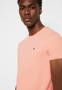 Tommy Hilfiger T-shirt básica - frosty peach