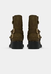Copenhagen Shoes THE MAGIC MOVE - Kovboju/motociklistu tipa puszābaki - army green
