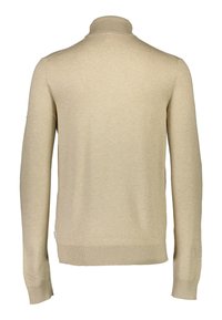 Suéter de punto beige con un alto cuello, mangas largas y puños y dobladillo acanalados. Textura suave, diseño minimalista sin patrones ni embellishments.