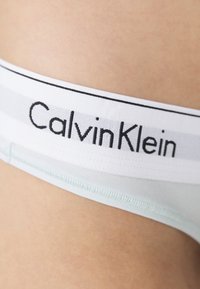 Calvin Klein Underwear BIKINI ICON COTTON MODAL - Fecskék - island reef