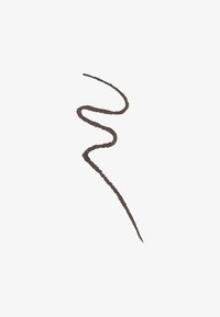 Marca de lápiz de eyeliner marrón en una línea ondulada sobre un fondo blanco, mostrando una textura rugosa con extremos afilados y grosor variable.