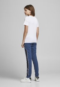 Jack & Jones Junior JJECORP LOGO TEE O-NECK - Marškinėliai su spaudiniu - white