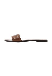 WITH A WIDE STRAP - Mules - brown