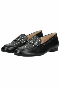 Schwarze Lederloafers mit silbernen Nieten auf dem Obermaterial, mit abgerundeter Spitze und flacher Sohle. Glatte Textur mit polierter Oberfläche.