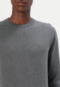 TOM TAILOR BASIC CREWNECK - Strickpullover - classic dark grey melange