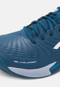 ASICS GEL CHALLENGER - Teniški copati za peščeno podlago - mako blue/white