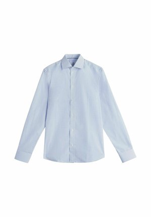 Lyseblå ternet langærmet herreskjorte med knapper, spids krave og knappede manchetter, lagt fladt på en hvid baggrund.