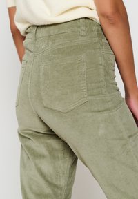 LolaLiza Nohavice - khaki faded