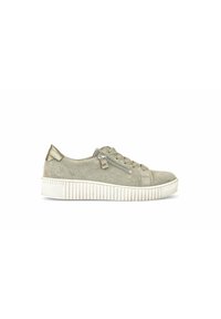 Baskets en daim gris clair avec semelle blanche texturée, fermeture à lacets à l'avant et détail zippé métallique sur le côté.