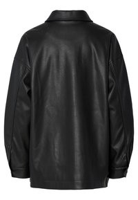 Schwarze Lederjacke mit einem Kragenhalsausschnitt, abgesenkten Schultern und einer glatten Textur. Hat eine lockere, oversized Silhouette.