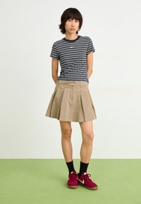 Thumbnail Image 4