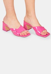 Bata Ciabattine con tacco - fucsia