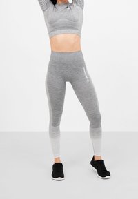 SQUATPROOF Trikoot - white