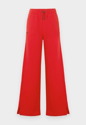 Punased laiad lahtise lõikega vabaajapüksid, millel on elastne vöökoht, nöörpael, külgmised lõhikud ääres ja vasakul küljel väike must logo.