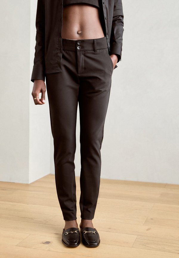 BLAKE NIGHT  - Chino