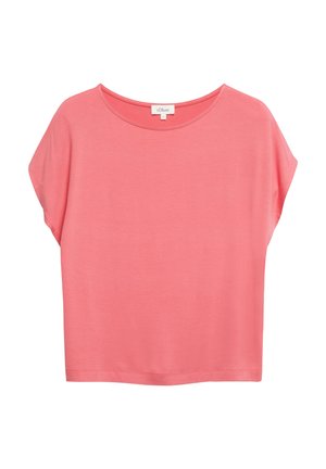 Koralowo-różowa damska bluzka z krótkim rękawem, okrągłym dekoltem, luźnym krojem i metką s.Oliver wewnątrz kołnierza.