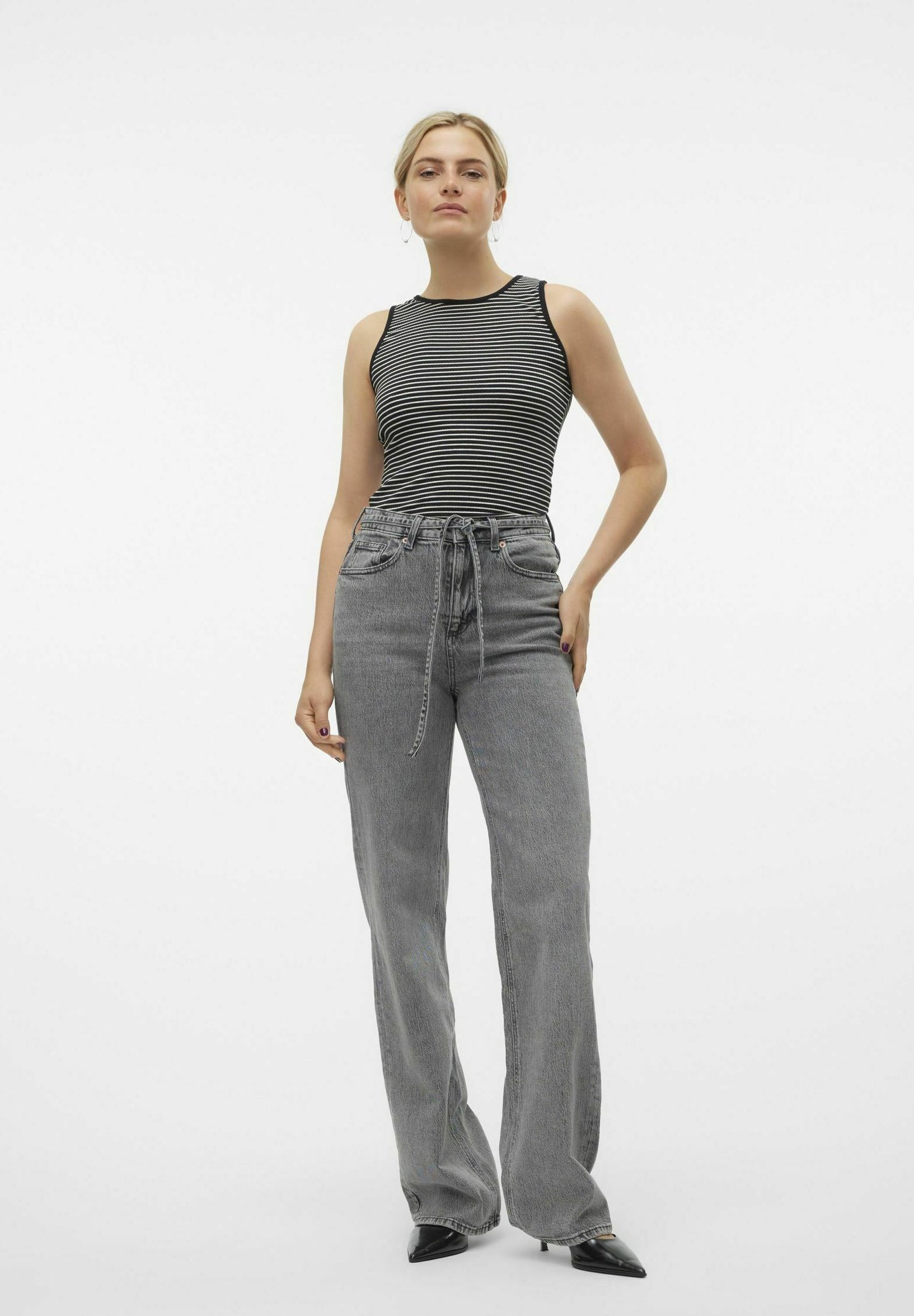 Vero Moda VMTESSA WIDE JEANS - Wide leg - medium grey denim/grijs
