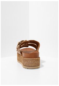 Inuovo Platt slip-in - brown