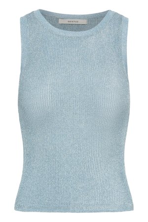 Haut sans manches en maille côtes métallique bleu clair avec un col rond et une étiquette marquée "GESTUZ" à l'intérieur du col.