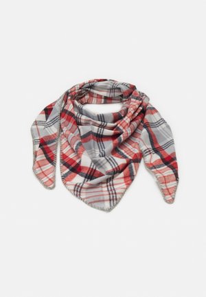 Foulard triangulaire doux avec un motif à carreaux rouge, blanc, gris et noir, posé à plat sur un fond blanc.