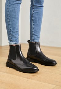SELINA 29 - Botki