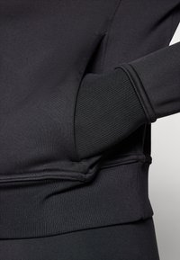 Niet geselecteerd, black