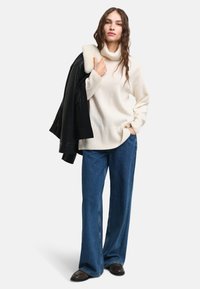 GANT DETAIL ROLLNECK - Jumper - cream